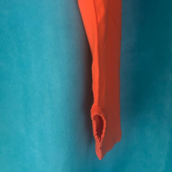 New crop top - L - Picture 3 of 4